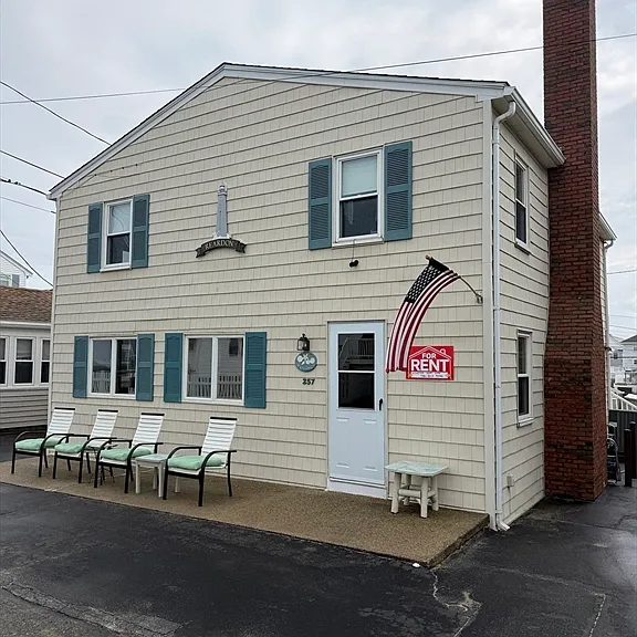 257 Foster Ave #WINTER — Photo 1