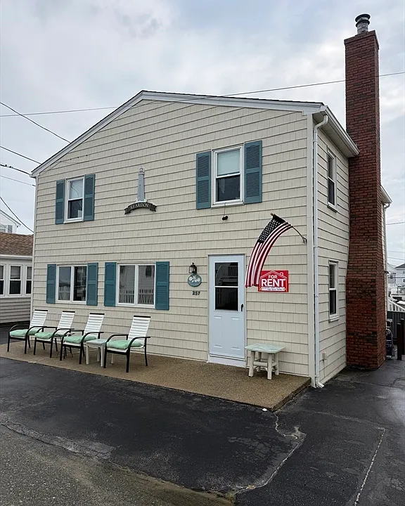 257 Foster Ave #WINTER