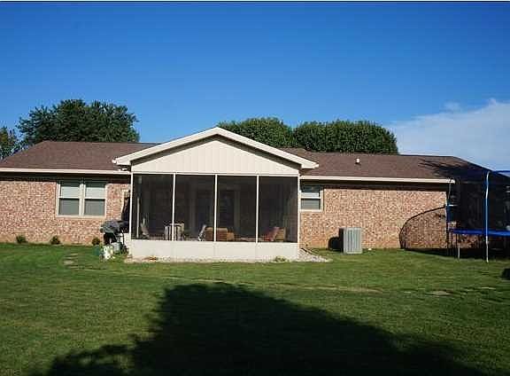 4th image of 2833 Jerrald Dr