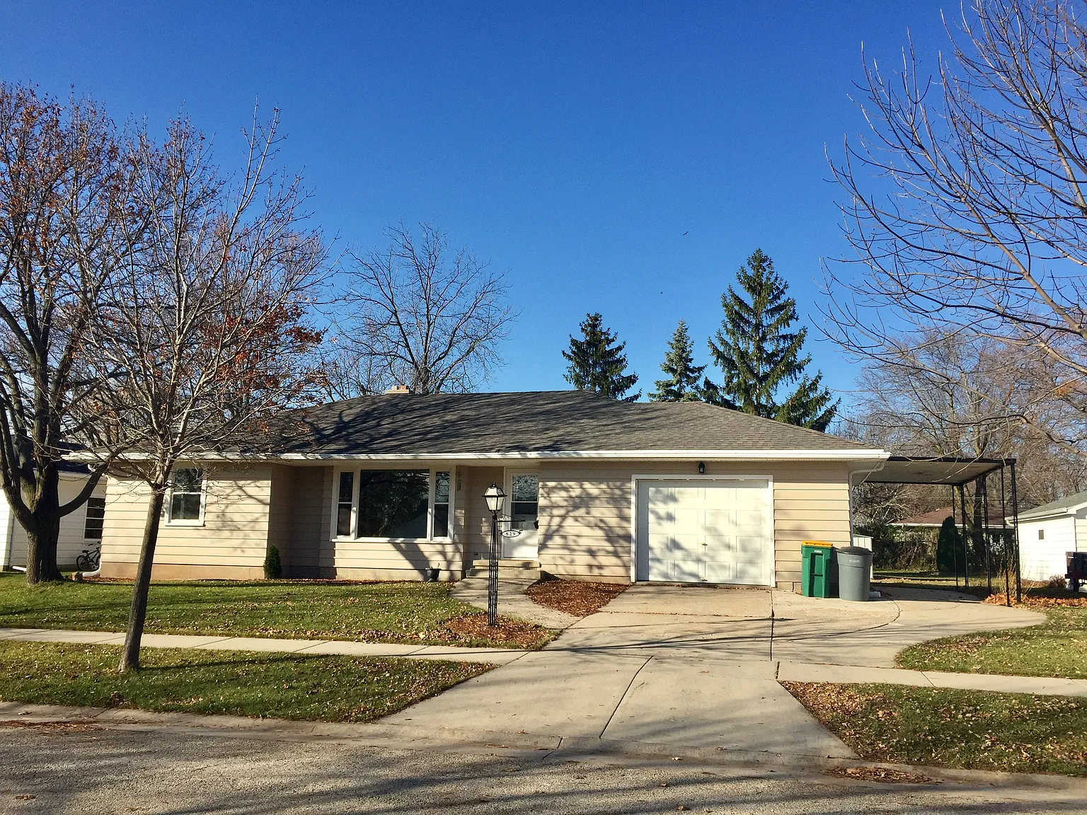 829 Bechaud Ave photo 1