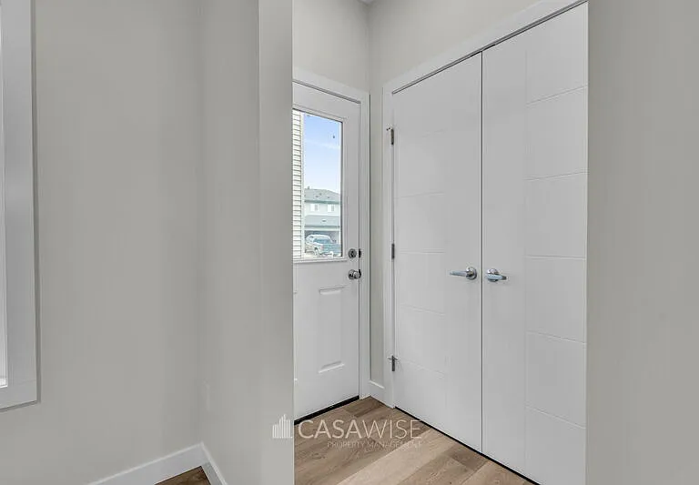 1071 Berg Pl — Photo 6