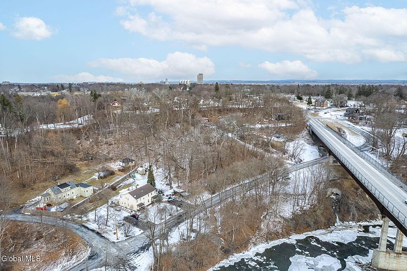 4th image of 691 Delaware Avenue