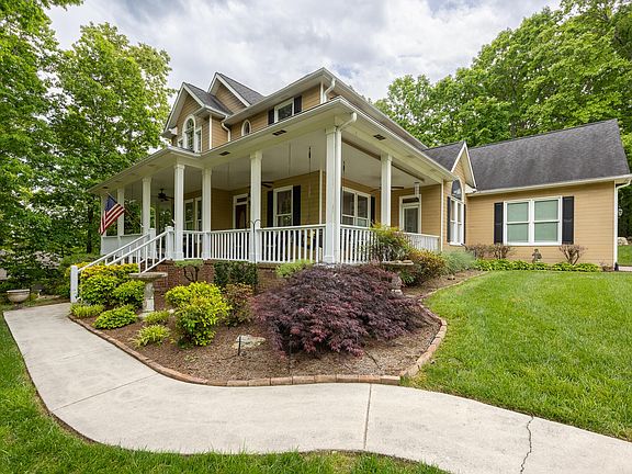3rd image of 282 Hickory Hills Dr NE