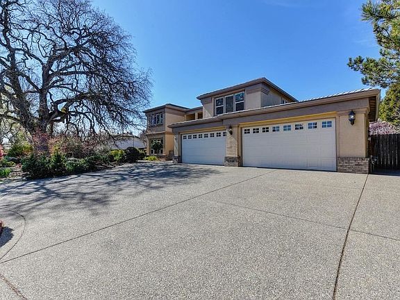3rd image of 8608 Castle Creek Dr