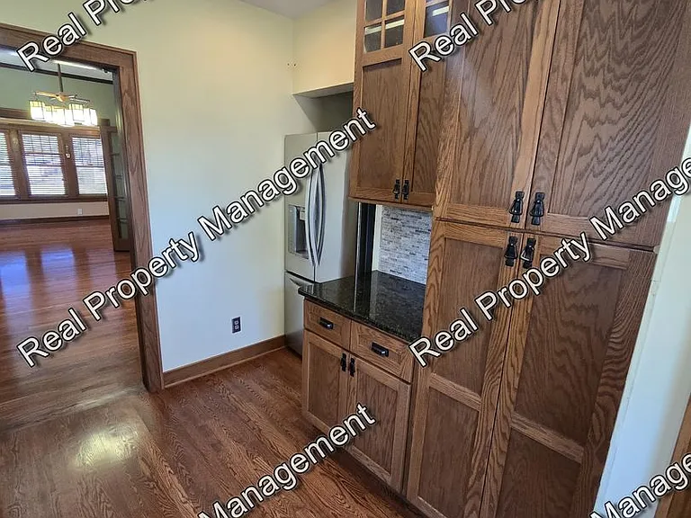 822 Jefferson St — Photo 5