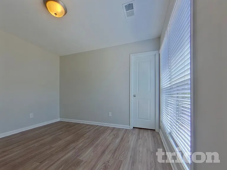 415 Finch Ln — Photo 10