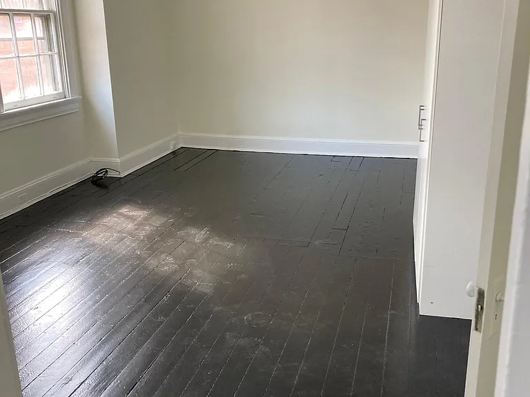 Middle bedroom