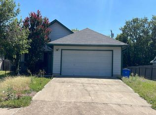 800 Debra Dr, Taylor, TX 76574