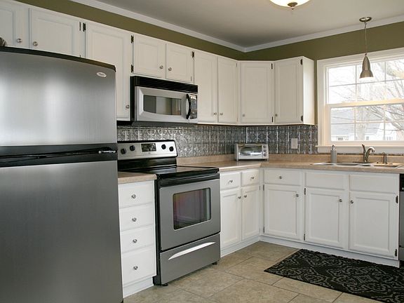 Spacious Eat-in Kitchen