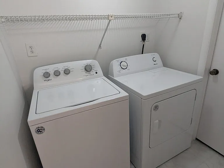 2191 White Pine Cir #D — Photo 10