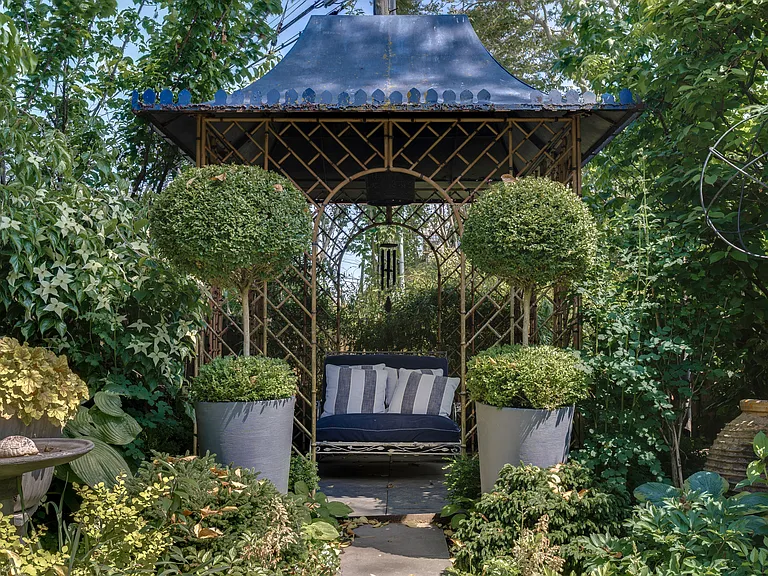 12 Huntington Ln — Photo 16