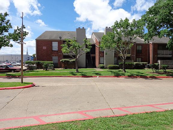 2nd image of 12500 Sandpiper Dr APT 12