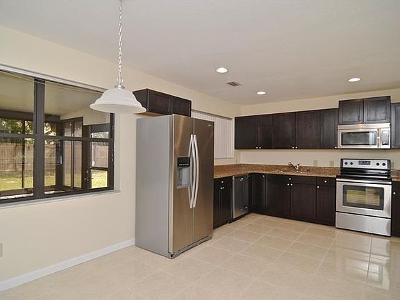 3rd image of 2818 Martha Ln