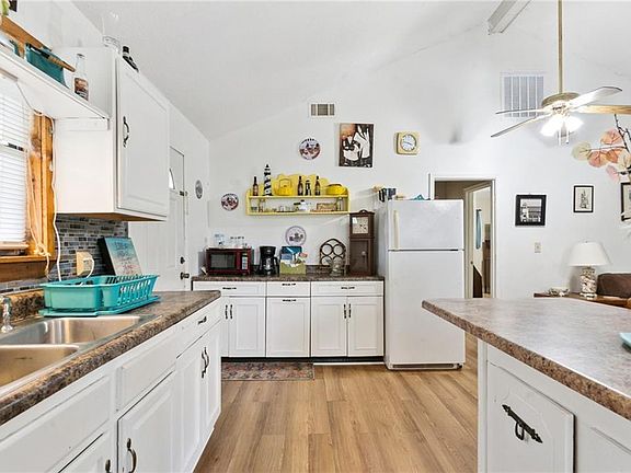 3rd image of 4254 1st St