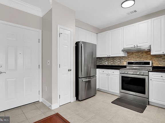 4th image of 501 Hungerford Dr APT 201