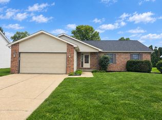 824 Oakbrook Ave, Chatham, IL 62629