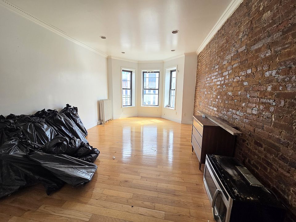 1st image of 152 Sherman Ave APT 52