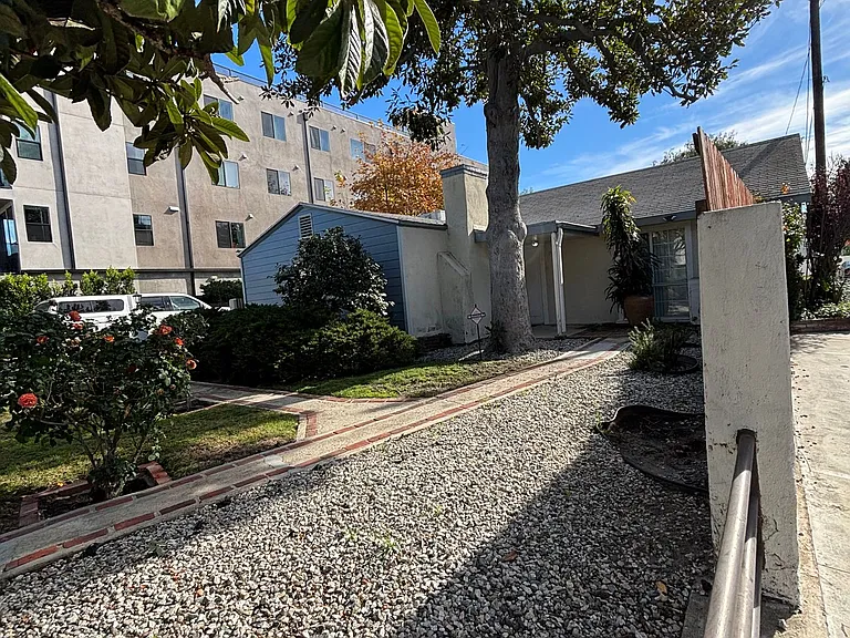 10814-10818 Blix St — Photo 11