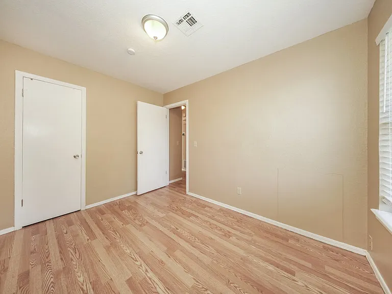 9705 Oaktree Ter — Photo 13