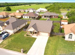 136 Parkcrest, Floresville, TX 78114