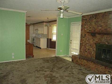 3rd image of 203 Sue Ln