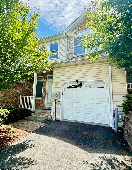 154 Springhill Dr — Photo 2