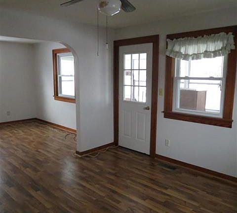 4th image of 2221 Grand Ave