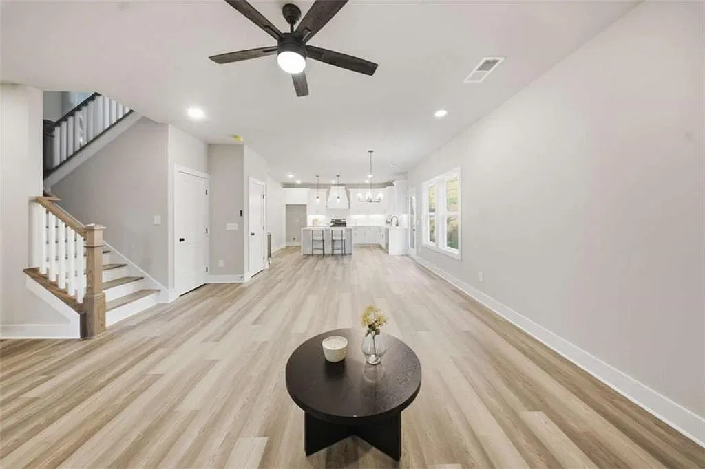 3 bed, 2.5 bath, 1700 sqft, $2,500 — Photo 4