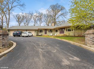 100 Lincolnwood Ct, Spring Grove, IL 60081