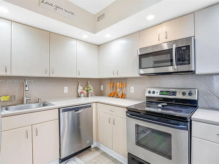 5600 Collins Ave #16B — Photo 12