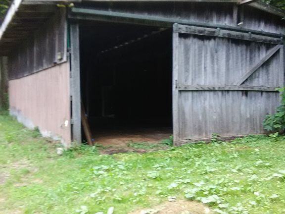 Three stall barn