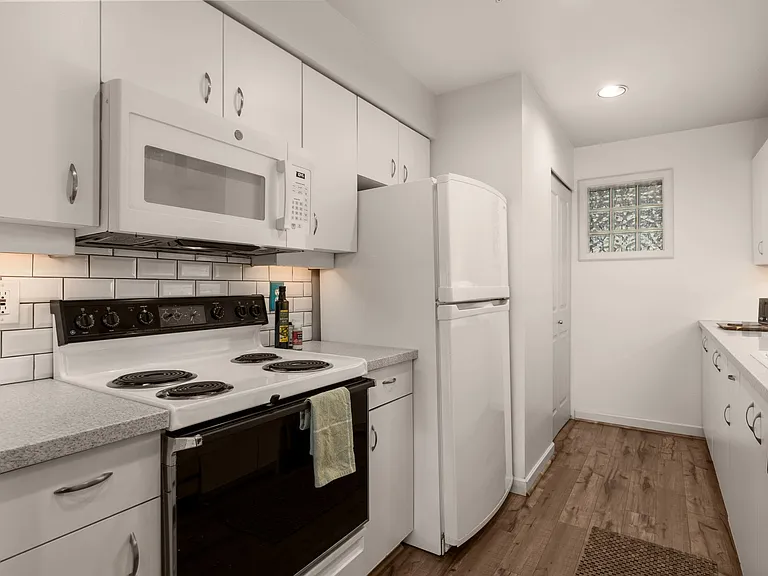 1504 Aurora Ave N #210 — Photo 12