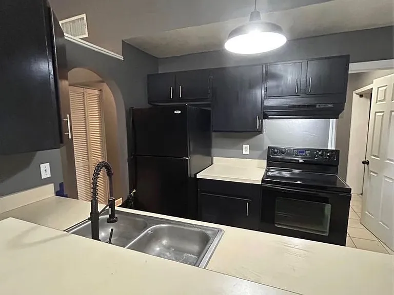 336 Riviera Dr #100 — Photo 2