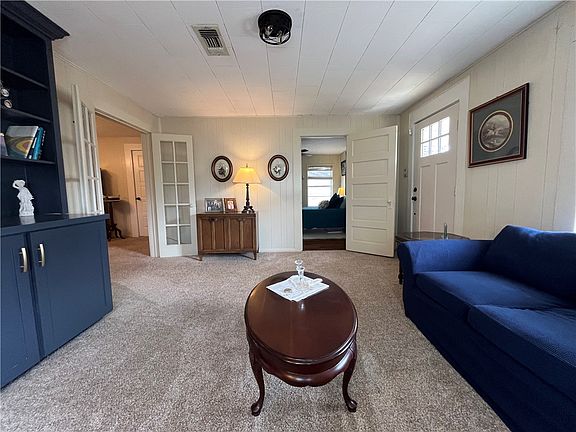 4th image of 1102 N Travis Ave