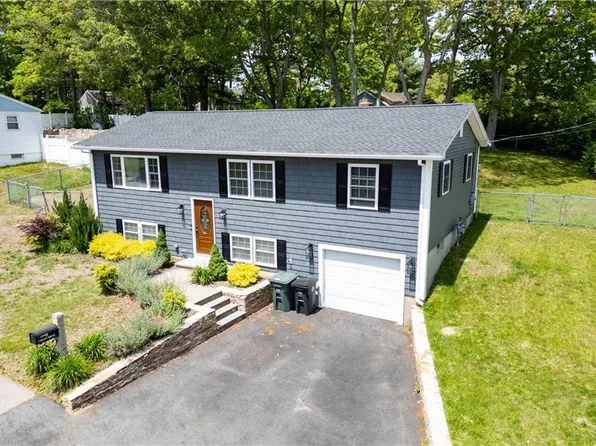 1 Grant Dr, Coventry, RI 02816