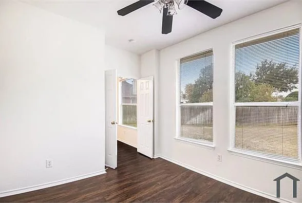 301 Londonderry Ln — Photo 13