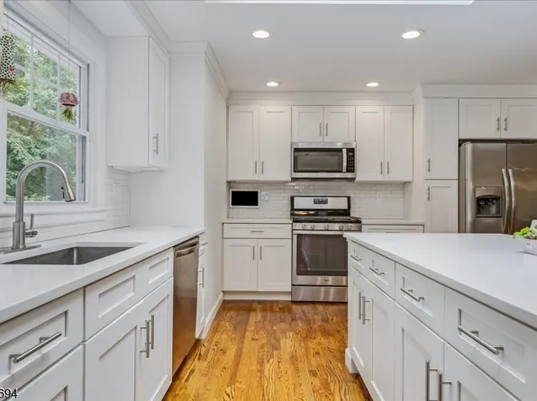 5 Persimmon Way, Springfield Twp., NJ 07081