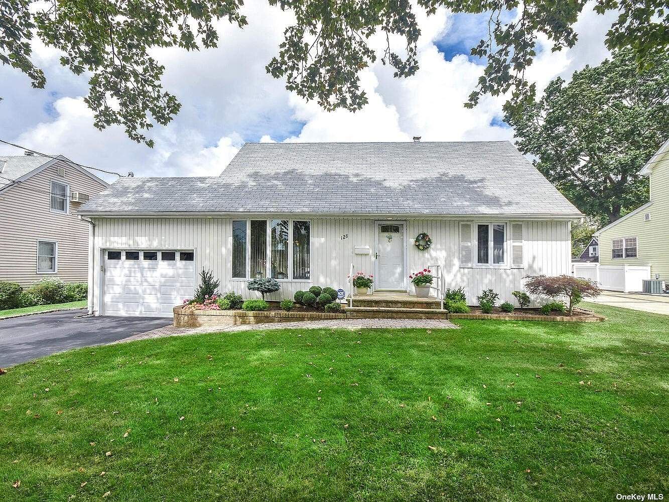 128 Albertson Parkway, Albertson, NY 11507 Zillow