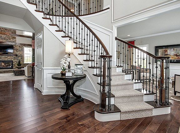 3rd image of 2657 Barker Dr