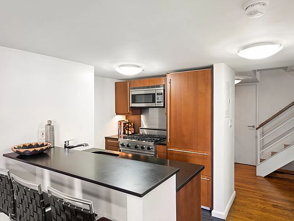 4th image of 305 2nd Ave APT 302