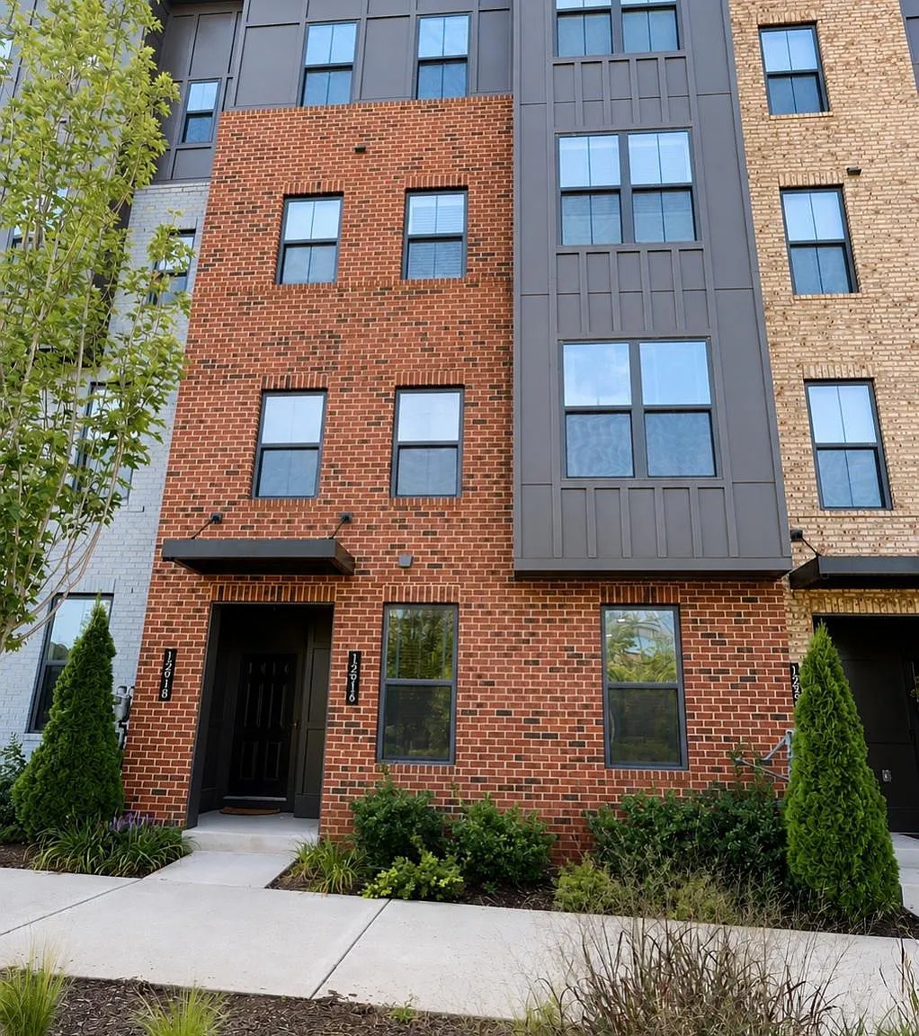 3 bed, 2.5 bath, 1628 sqft, $3,300 — Photo 1