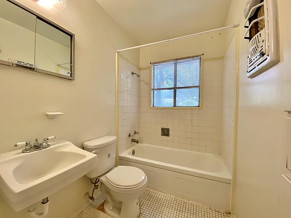 5th image of 6611 Presley Dr