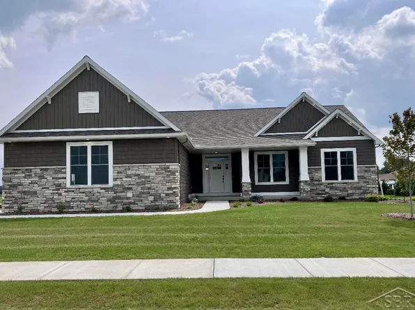 159 Queens Creek Dr N, Frankenmuth, MI 48734