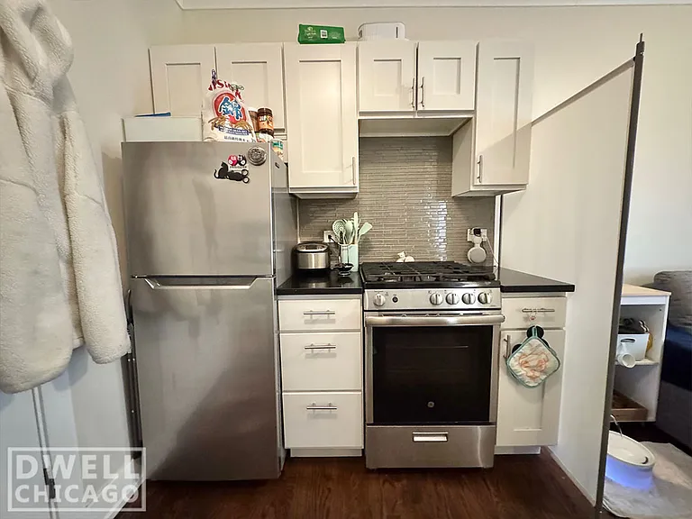 4216 N Clark St #1 — Photo 6