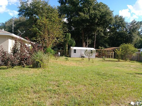 Extra lot with shed & coop