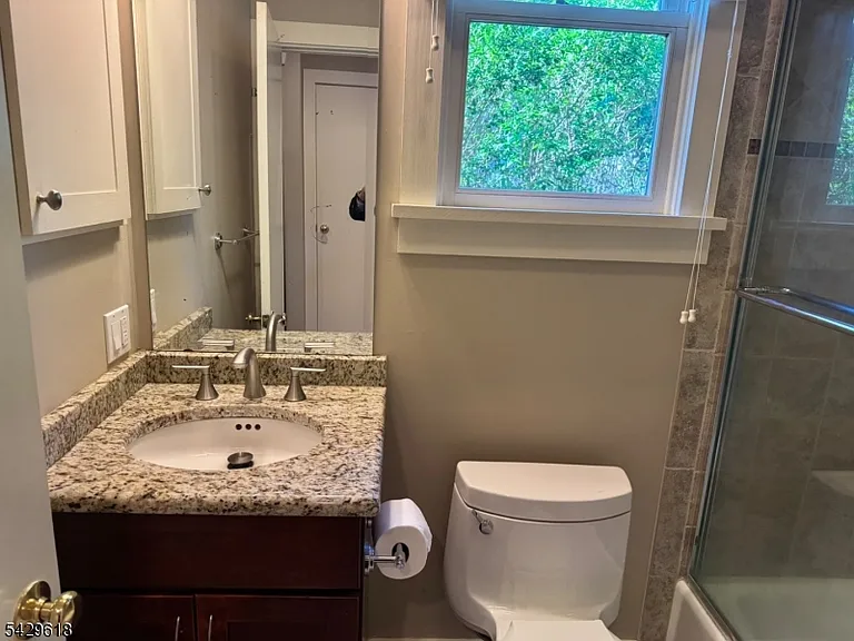 18 Sayre St #1L — Photo 9