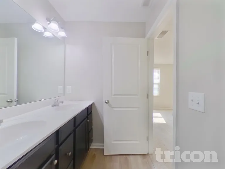120 Castlebrook Dr — Photo 9