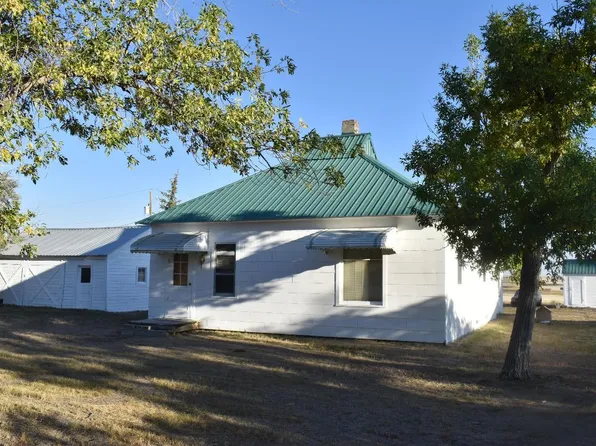 207 3rd Ave NE, Brady, MT 59416