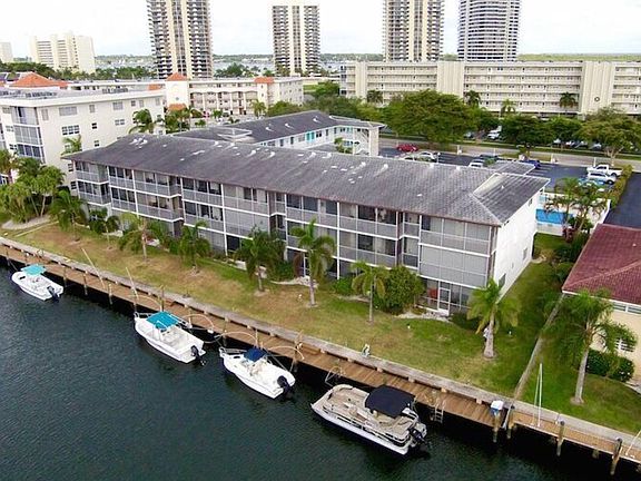 3rd image of 37 Yacht Club Dr APT 206