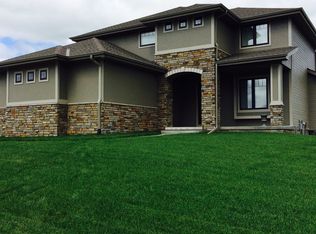 17524 Ridgemont St, Omaha, NE 68136